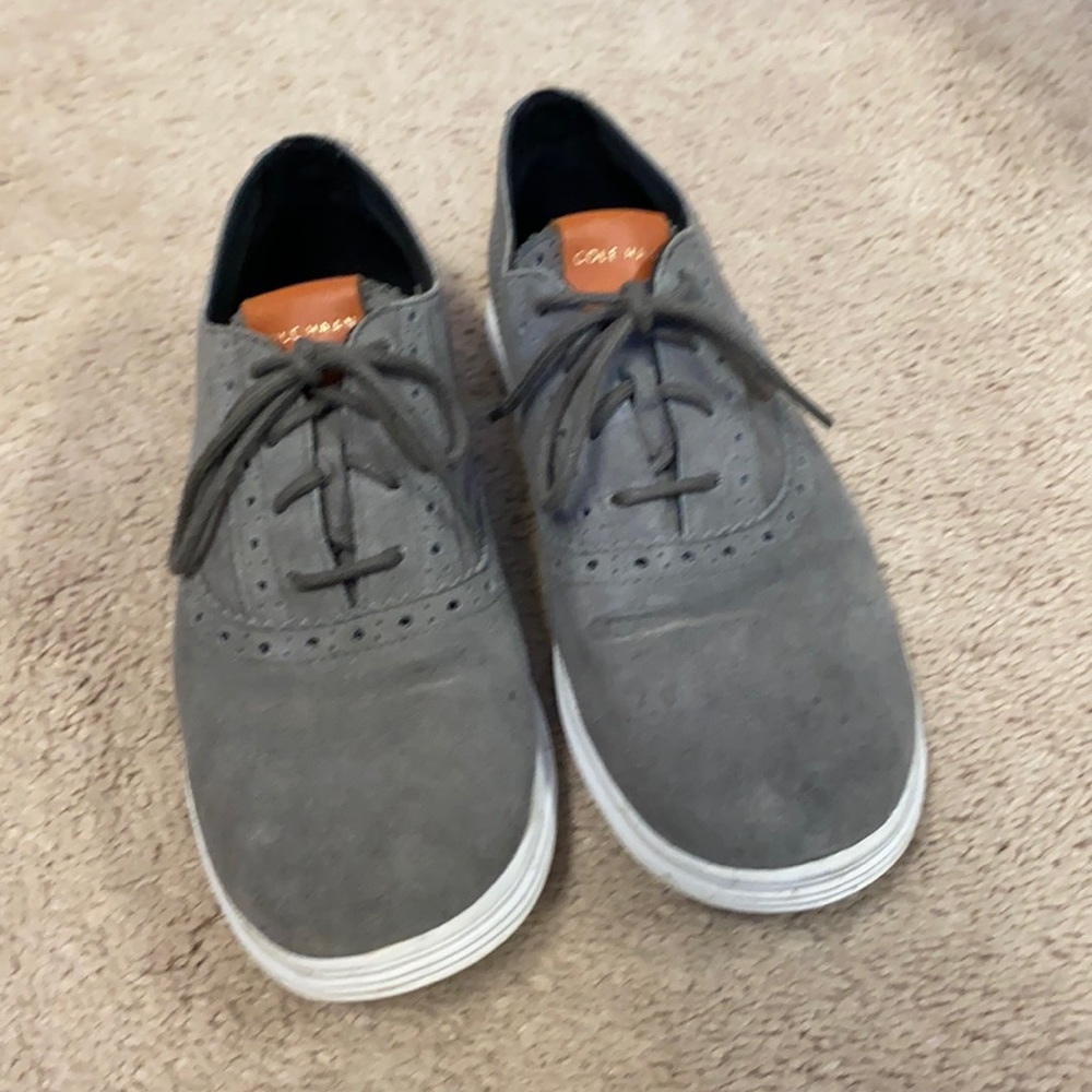 Classic cole hann sneaker! Size 7 great condition